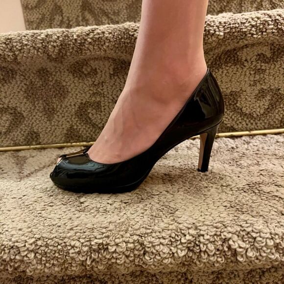 EUC Stuart Weitzman Black Patent Leather Open Peep Toe Pumps Size 6 M - Picture 6 of 8